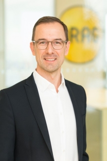 ARAG startet Werbe-Offensive - ARAG-Marketing-Chef Jakob Muziol freut sich über die Bewegtbild-Kampagne, die Butter kreiert hat - Foto: ARAG